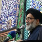 مشکلات کشور باید در داخل حل شود